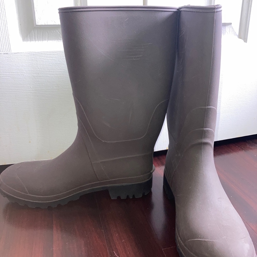 Brown rubber rain/outdoor boots